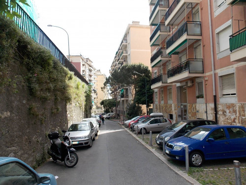 Garage/Box/Posto auto in affitto a Oregina, Genova (GE)