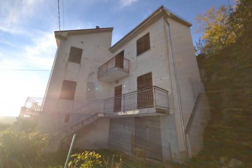 Casa semi-indipendente in vendita a Vallosi, Morbello (AL)