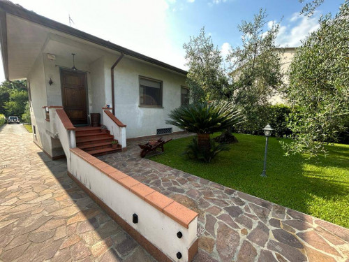 Villa in vendita a Massarosa (LU)