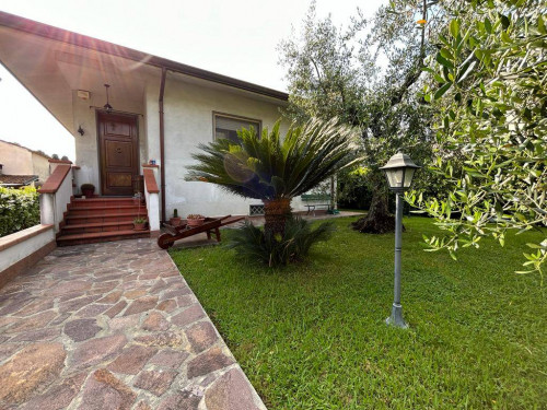 Villa in vendita a Massarosa (LU)