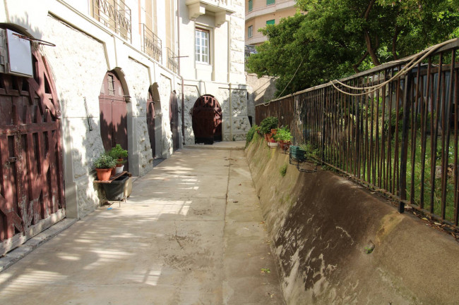 Magazzino in vendita a Albaro, Genova (GE)