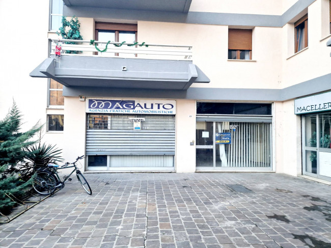 Fondo commerciale in vendita a Villa Carcina (BS)