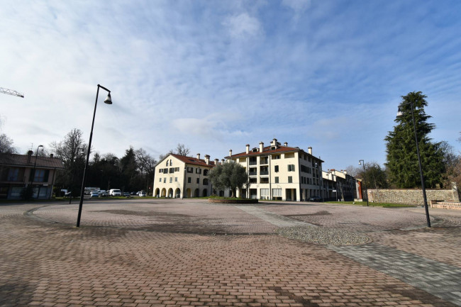 Fondo commerciale in vendita a Osnago (LC)