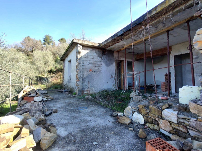 Casa indipendente in vendita a Marta, Villanova D'albenga (SV)