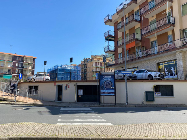 Garage/Box/Posto auto in vendita a Borghetto Santo Spirito (SV)