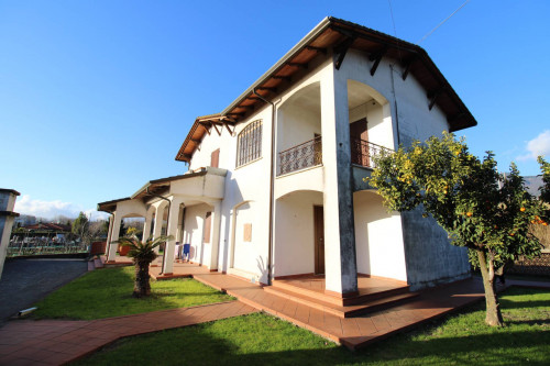 Villa in vendita a Massa (MS)