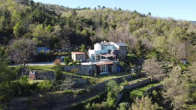 Casa indipendente in vendita a Calice Ligure (SV)