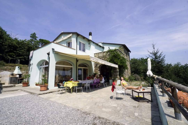 Casa indipendente in vendita a Calice Ligure (SV)
