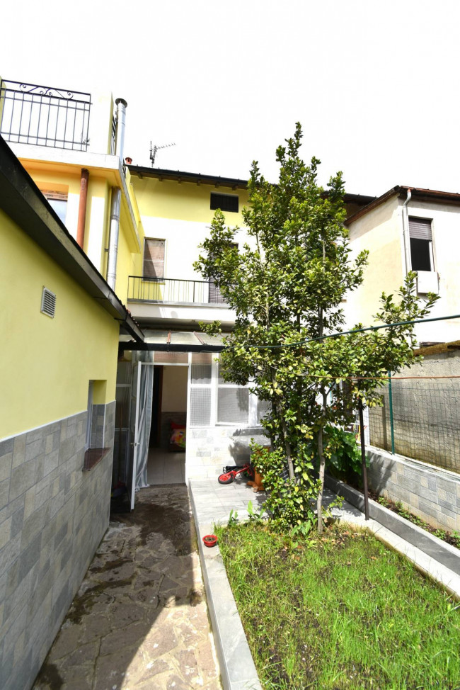 Casa semi-indipendente in vendita a Lomagna (LC)