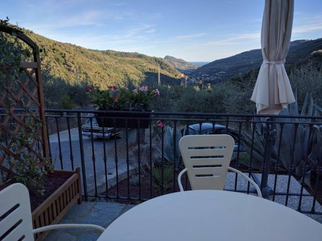 Casa indipendente in vendita a Dolceacqua (IM)