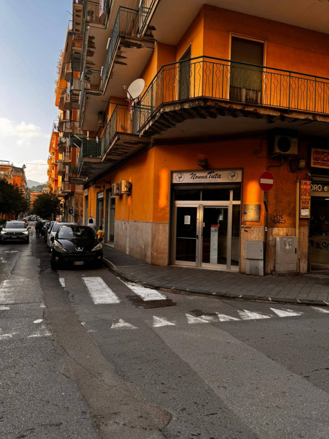 Fondo commerciale in affitto a Torrione, Salerno (SA)