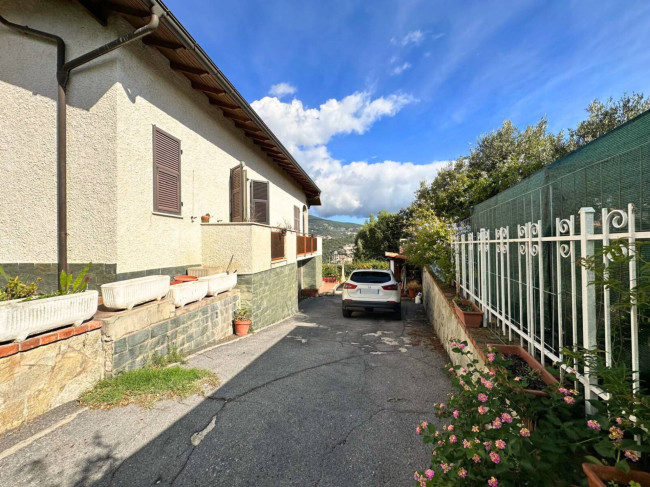 Villa in vendita a Tovo San Giacomo (SV)