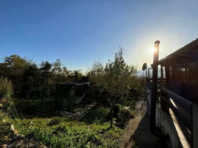 Casa indipendente in vendita a Castelvecchio Di Rocca Barbena (SV)