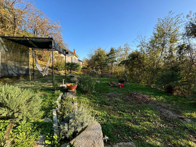 Casa indipendente in vendita a Castelvecchio Di Rocca Barbena (SV)