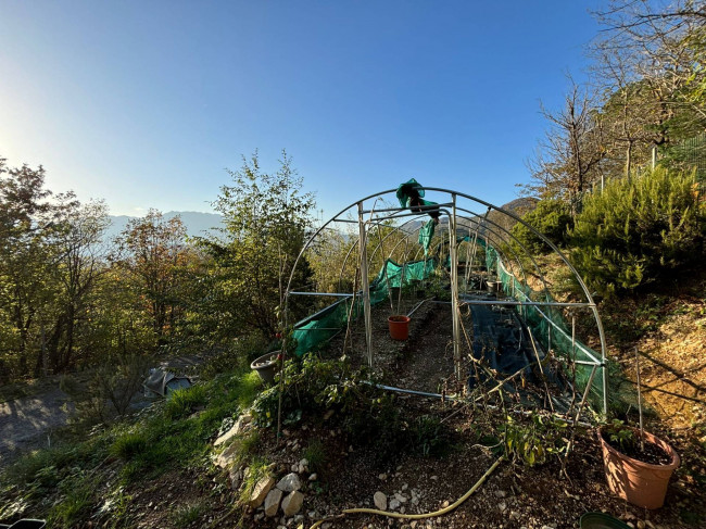 Casa indipendente in vendita a Castelvecchio Di Rocca Barbena (SV)