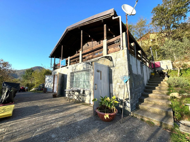 Casa indipendente in vendita a Castelvecchio Di Rocca Barbena (SV)