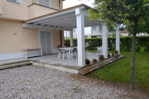 Casa semindipendente in Affitto a Forte dei Marmi