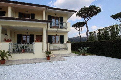 Casa semindipendente in Affitto a Camaiore