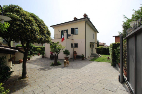 Villa in Vendita a Montignoso