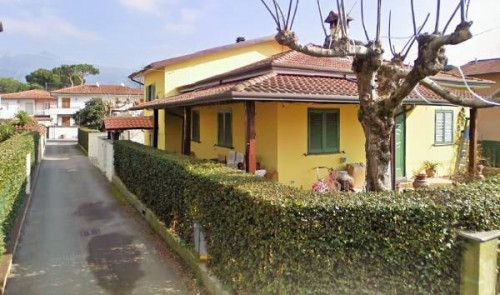 Casa singola in Affitto a Montignoso