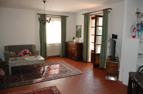 Casa semindipendente in Affitto a Montignoso
