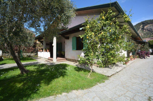 Casa semindipendente in Vendita a Montignoso