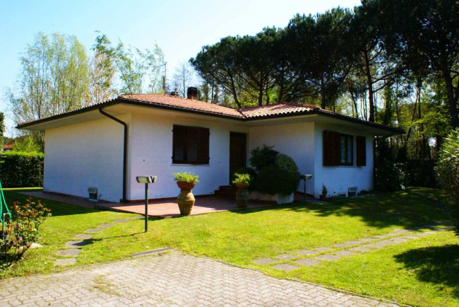 Villa in Vendita a Montignoso