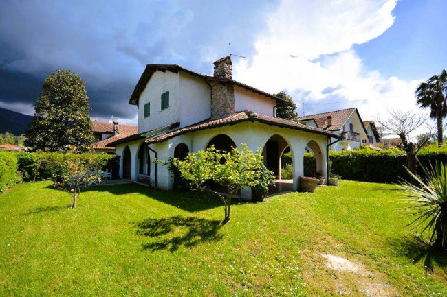 Villa in Vendita a Montignoso