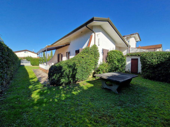 Casa semindipendente in Affitto a Forte dei Marmi