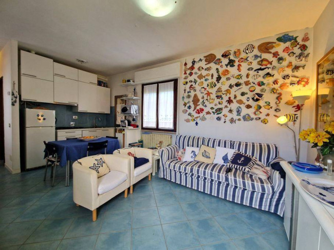 Appartamento in Vendita a Montignoso