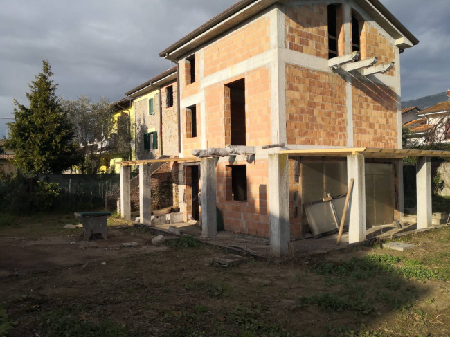 Casa semindipendente in Vendita a Montignoso