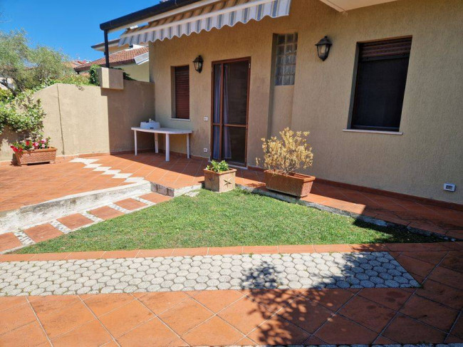 Casa semindipendente in Vendita a Montignoso