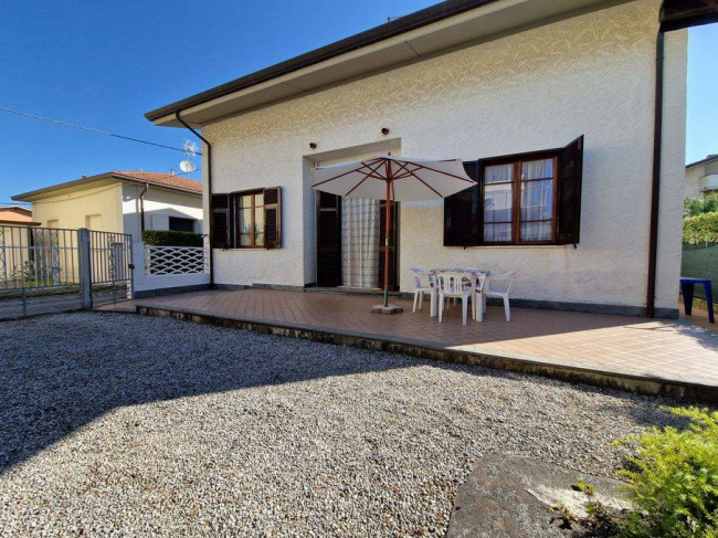 Casa semindipendente in Affitto a Montignoso