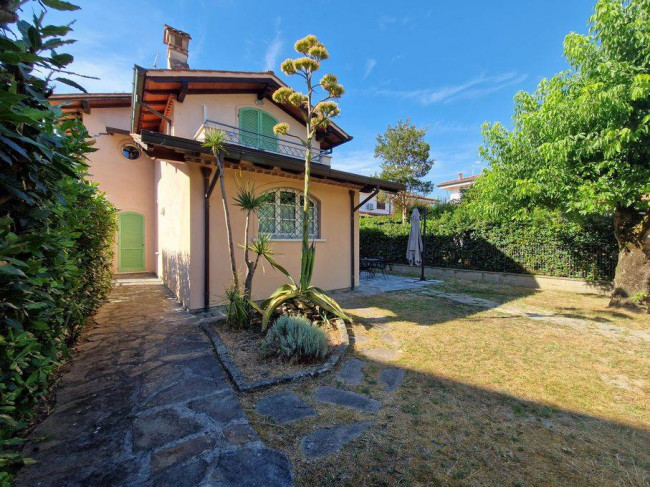 Casa semindipendente in Affitto a Montignoso