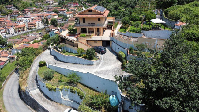 Villa in Vendita a Montignoso
