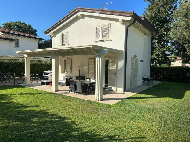 Villa in Vendita a Montignoso