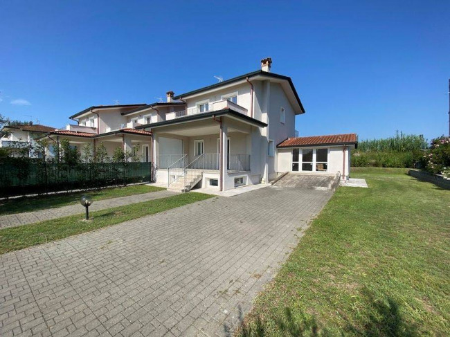 Casa semindipendente in Vendita a Montignoso