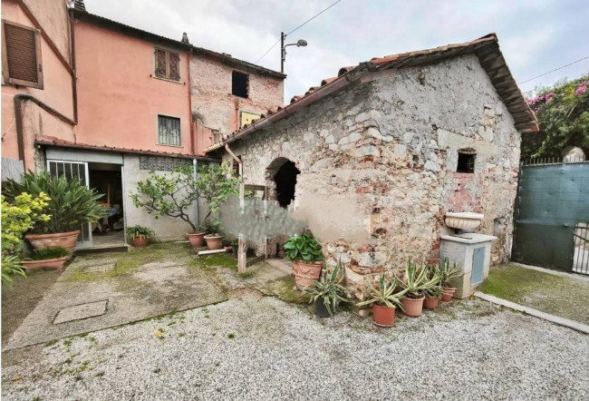 Casa semindipendente in Vendita a Pietrasanta