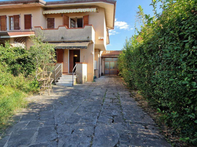 Casa semindipendente in Vendita a Pietrasanta