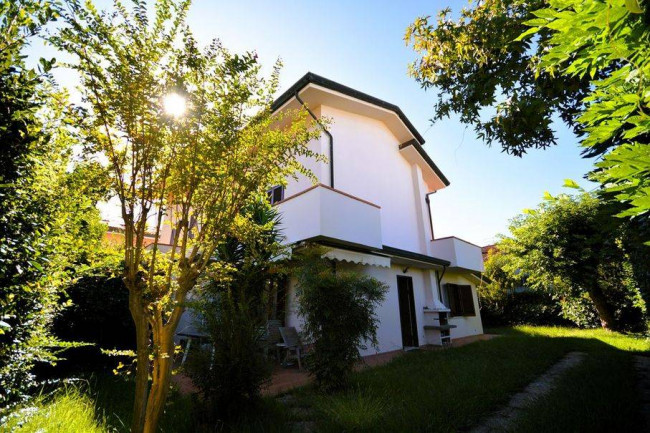 Casa semindipendente in Vendita a Montignoso