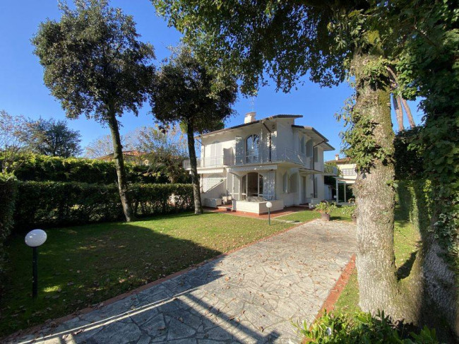 Casa semindipendente in Vendita a Forte dei Marmi