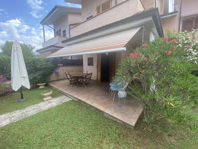 Casa semindipendente in Affitto a Montignoso