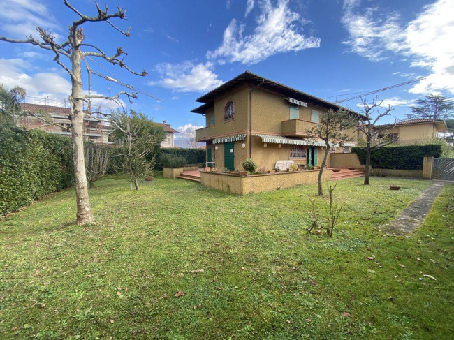 Casa semindipendente in Affitto a Forte dei Marmi