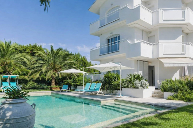 Casa semindipendente in Vendita a Montignoso