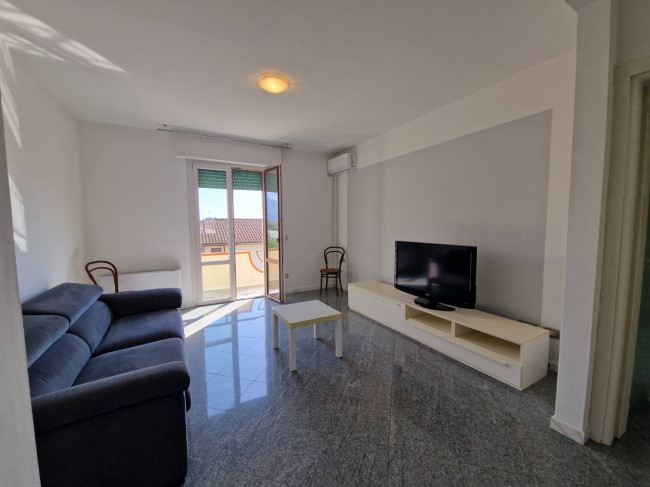 Appartamento in Affitto a Montignoso