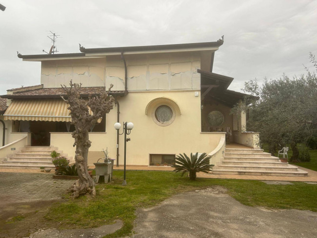 Villa Singola in Vendita a Seravezza
