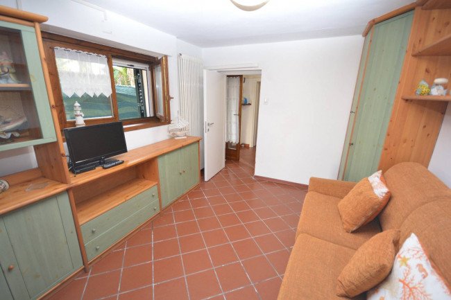 Appartamento in Affitto a Montignoso