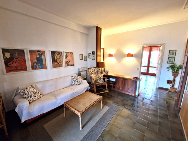 Appartamento in Affitto a Montignoso