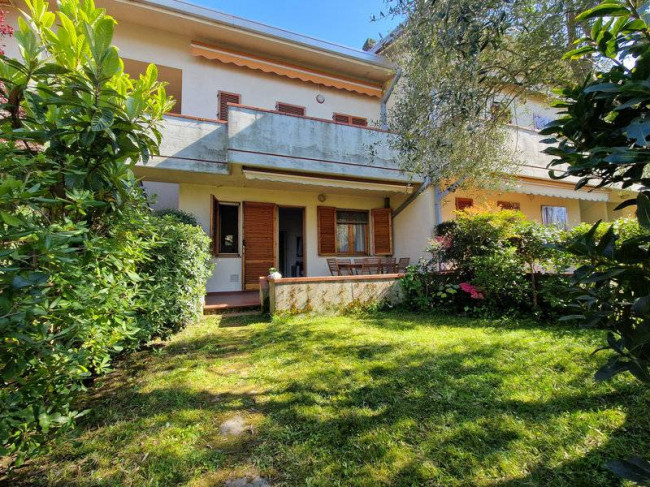 Casa semindipendente in Vendita a Montignoso