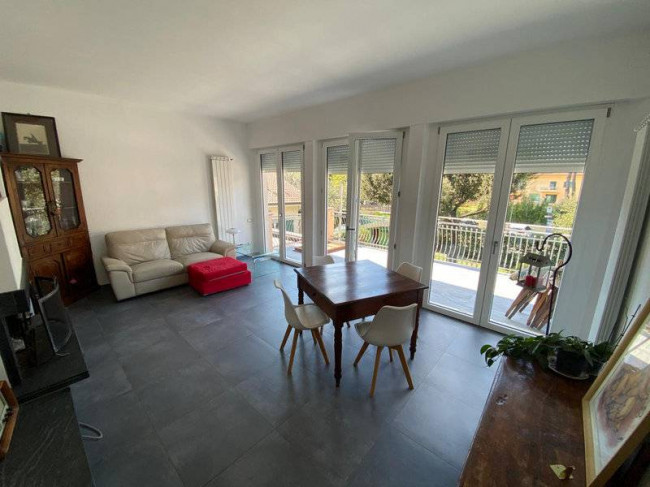 Appartamento in Affitto a Montignoso